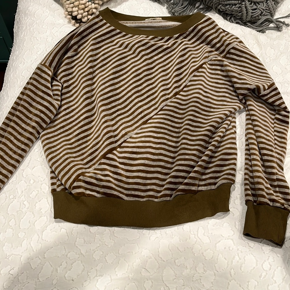 Easel sweater